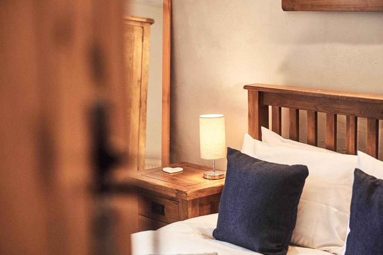 Penuwch Boathouse- Lakeside Rural Cottage Ideal For Families With Indoor Heated Pool Carmarthen Ngoại thất bức ảnh