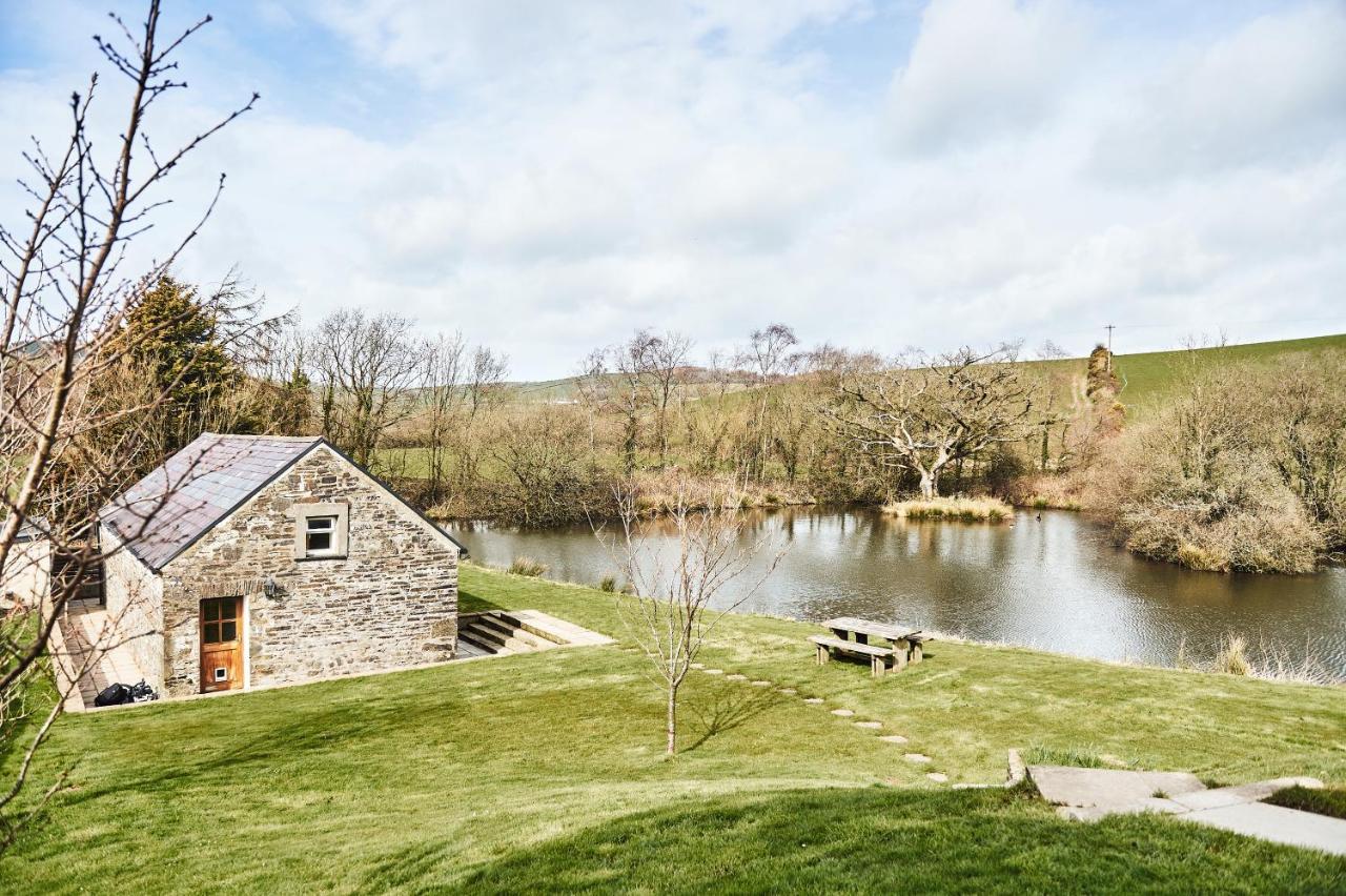 Penuwch Boathouse- Lakeside Rural Cottage Ideal For Families With Indoor Heated Pool Carmarthen Ngoại thất bức ảnh