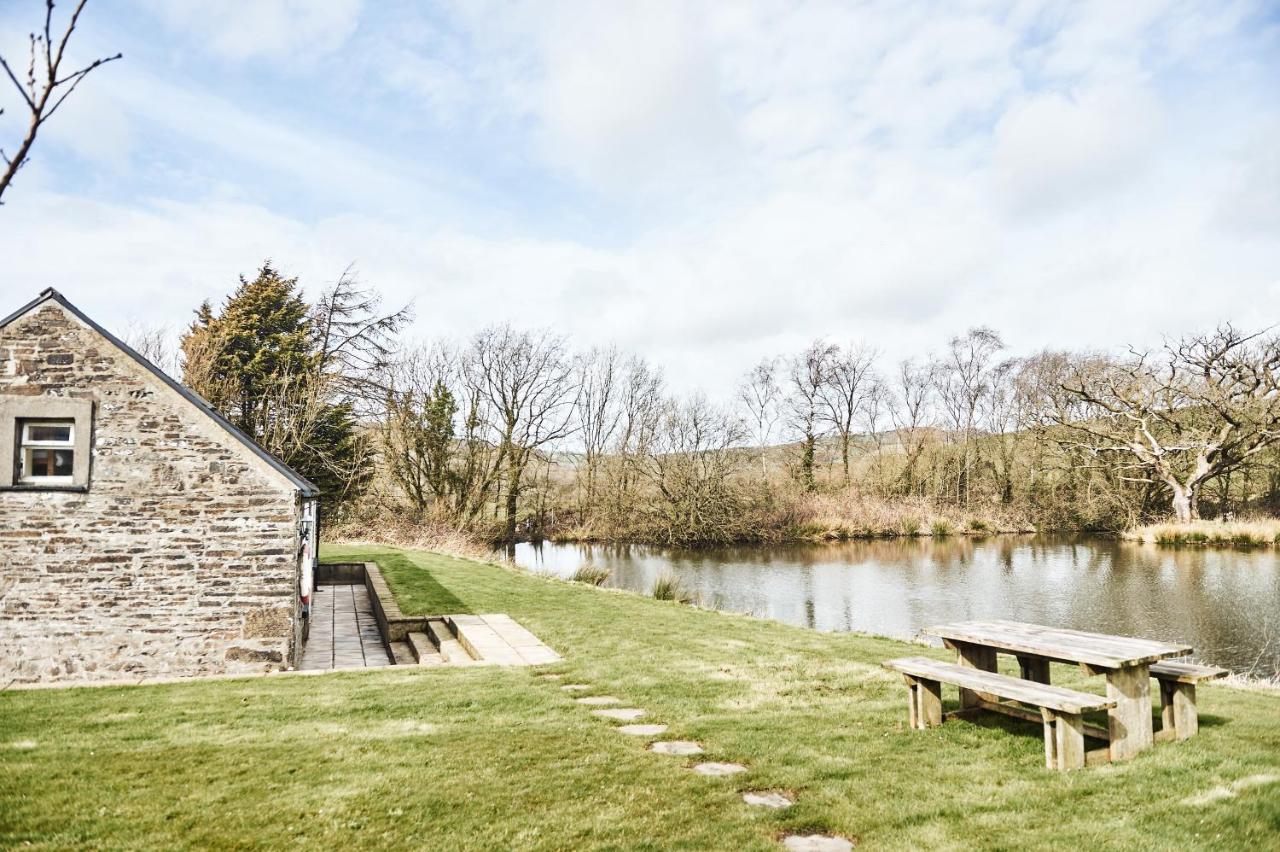 Penuwch Boathouse- Lakeside Rural Cottage Ideal For Families With Indoor Heated Pool Carmarthen Ngoại thất bức ảnh